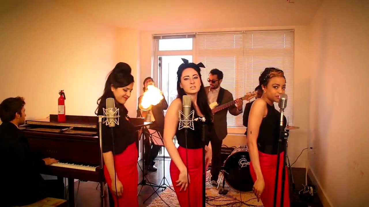 Une belle reprise Vintage de Burn d'Ellie Gould...