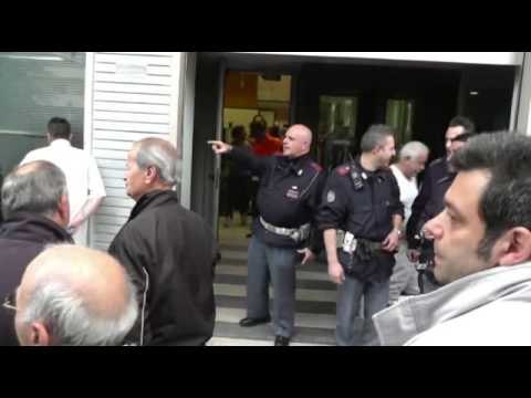 Napoli - Rapina al Monte dei Paschi di Fuorigrotta -live- (08.04.14)