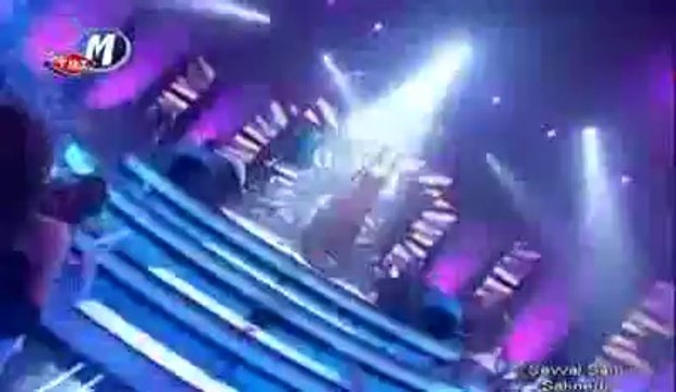 Şevval Sam-Bahça duvarından aştım-Nar danesi.