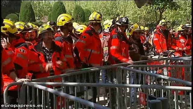 Bomberos salen a la calle contra los recortes