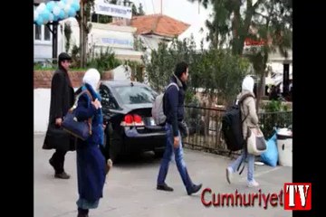 Ellerindeki can yelekleriyle sokakta gezdiler