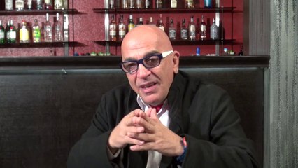 3 οι αθώοι κρατάνε στα χέρια τους