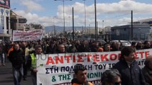 Greek dock workers protest Piraeus port privatisation