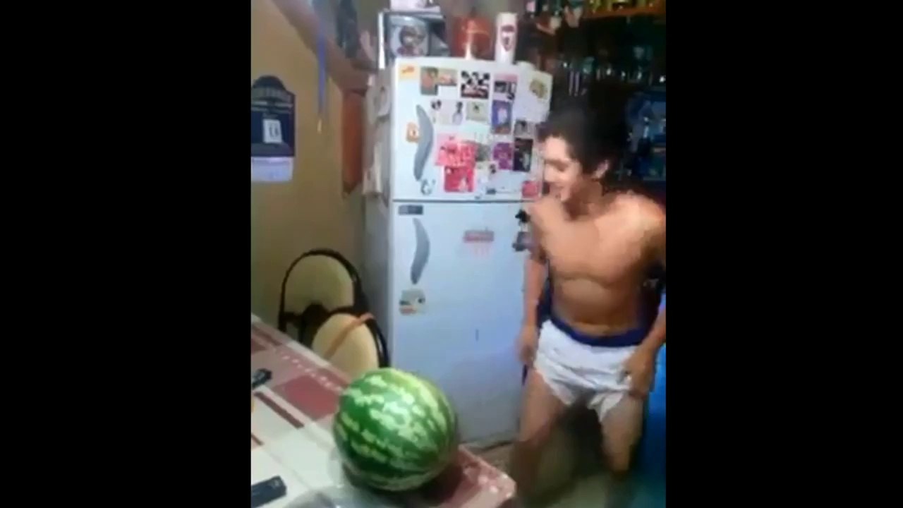 essaye de casser une patheque avec sa tete