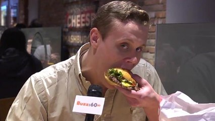 Restaurant Hands Out Free Cheeseburgers
