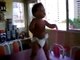Un bébé qui danse la samba  Cute Samba Baby Dancing