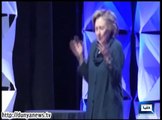 Dunya News - WOMAN THROWS SHOE AT HILLARY CLINTON DURING SPEECH IN LAS VEGAS