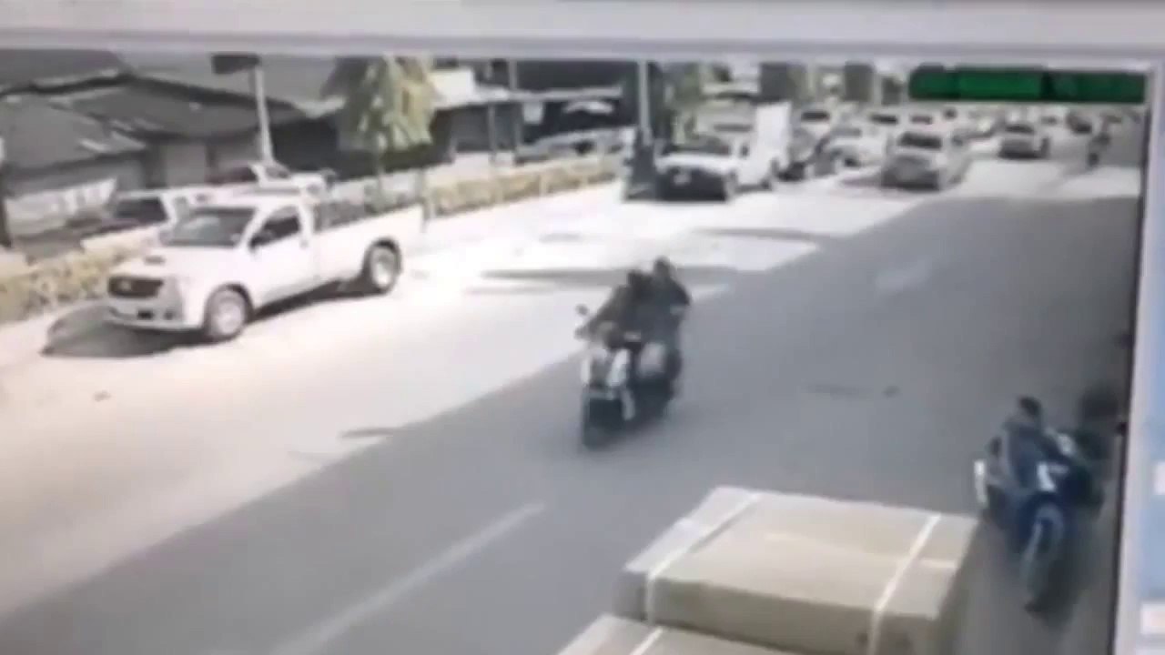 Attaque terroriste filmée en Thaïlande... Ultra violent!