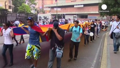 Maduro muhalefet liderleri ile müzakere masasında