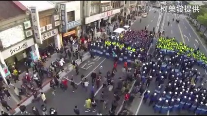 今早空拍最新　警驅離政院旁民眾-EfBrClbZckA