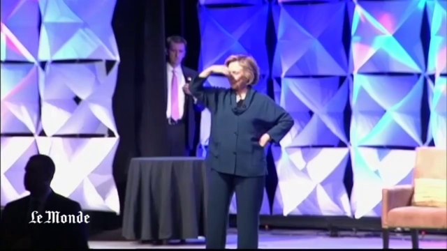 Hillary Clinton esquive un lancer de chaussures