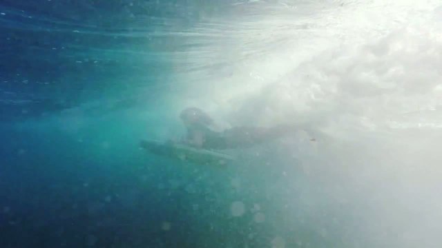 Isabela Sousa en bodyboard à Bocas del Toro au Panama