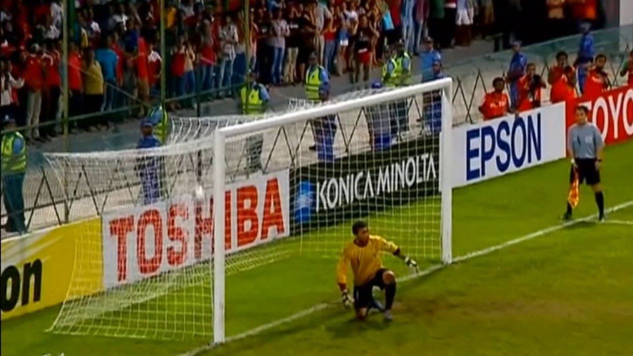 AFC Cup: Saublöd oder genial? Bauchlandung bei Elfer!