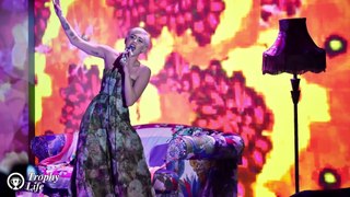 Justin Bieber Hooked Up With WHO- Miley Cyrus' World Music Awards Performance (DHR)