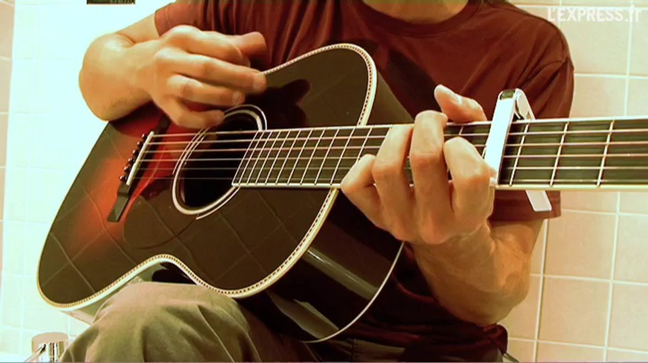 Milow joue Ayo Technology dans sa salle de bain