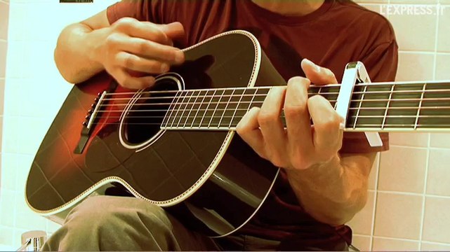 Milow joue Ayo Technology dans sa salle de bain