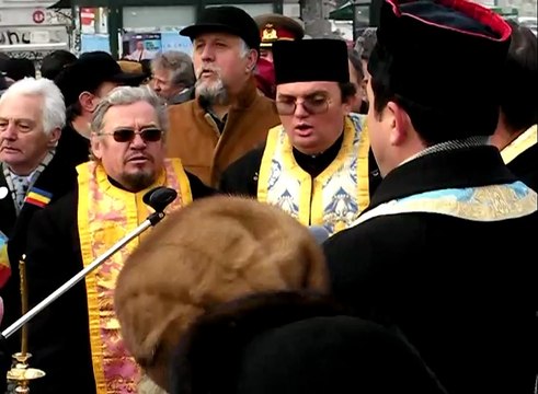 Les Roumains pleurent les héros de la révolution de 1989