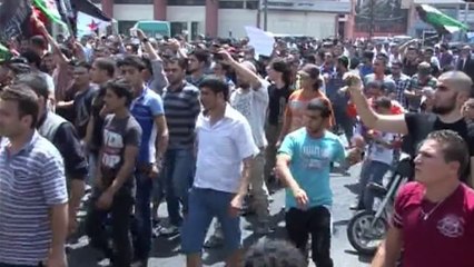 Syrians in Lebanon protest against upcoming elections