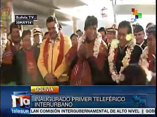 Morales da banderazo de salida a 1er teleférico interurbano de Bolivia