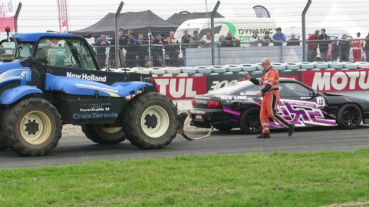 Championnat de drift à Croix-en-Ternois : le dépannage !