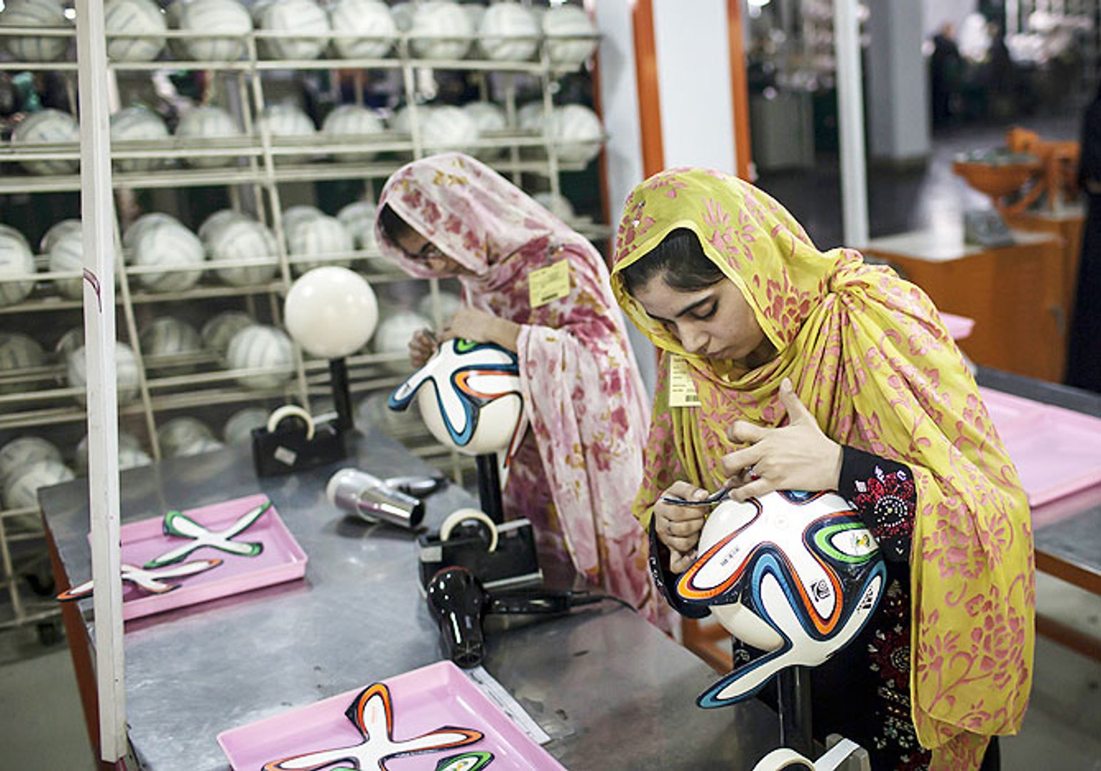 ⁣Dunya News - Football World Cup: Footballs made in Pakistan bring global fame to Sialkot