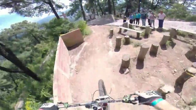 MTB session : Urban Downhill with Kelly McGarry