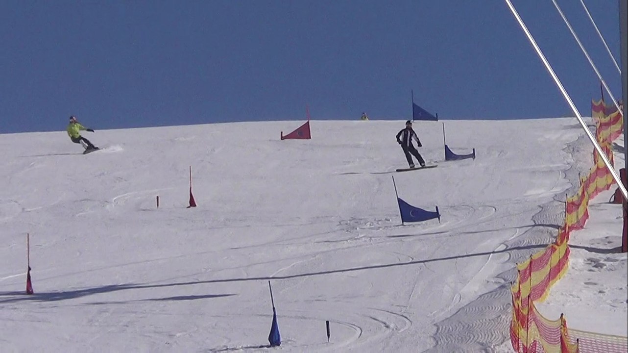 ARDA SONMEZ 21 - O2 SNOWBOARD RACE TEAM