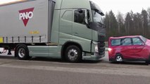 Un camion réalise un freinage impressionnant