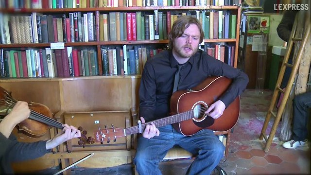 Narrow Terence interprète Liar en session accoustique
