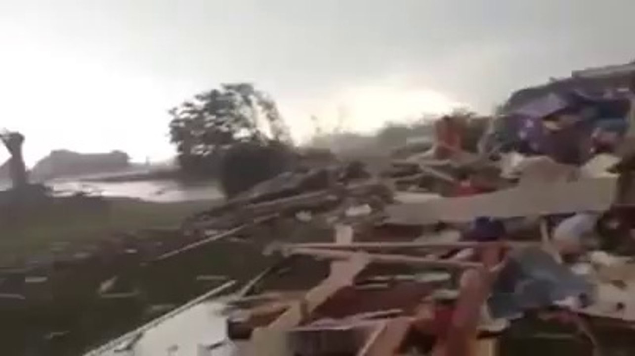 tornade : une famille sort de sa cave et découv...