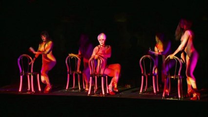 Noémie Lenoir, nouvelle muse du Crazy Horse