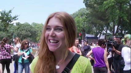 Turquie: la protestation par le yoga