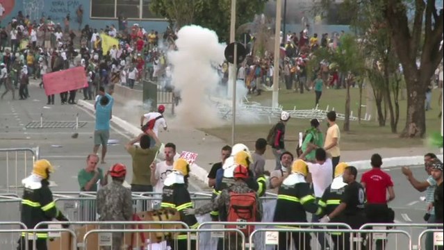 Brésil: Manifestation pendant la demi-finale de la Coupe des Confédérations