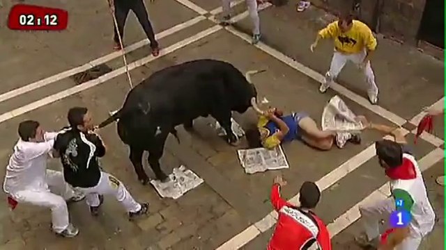 Pampelune: trois coureurs sévèrement blessés après un lâché de taureaux
