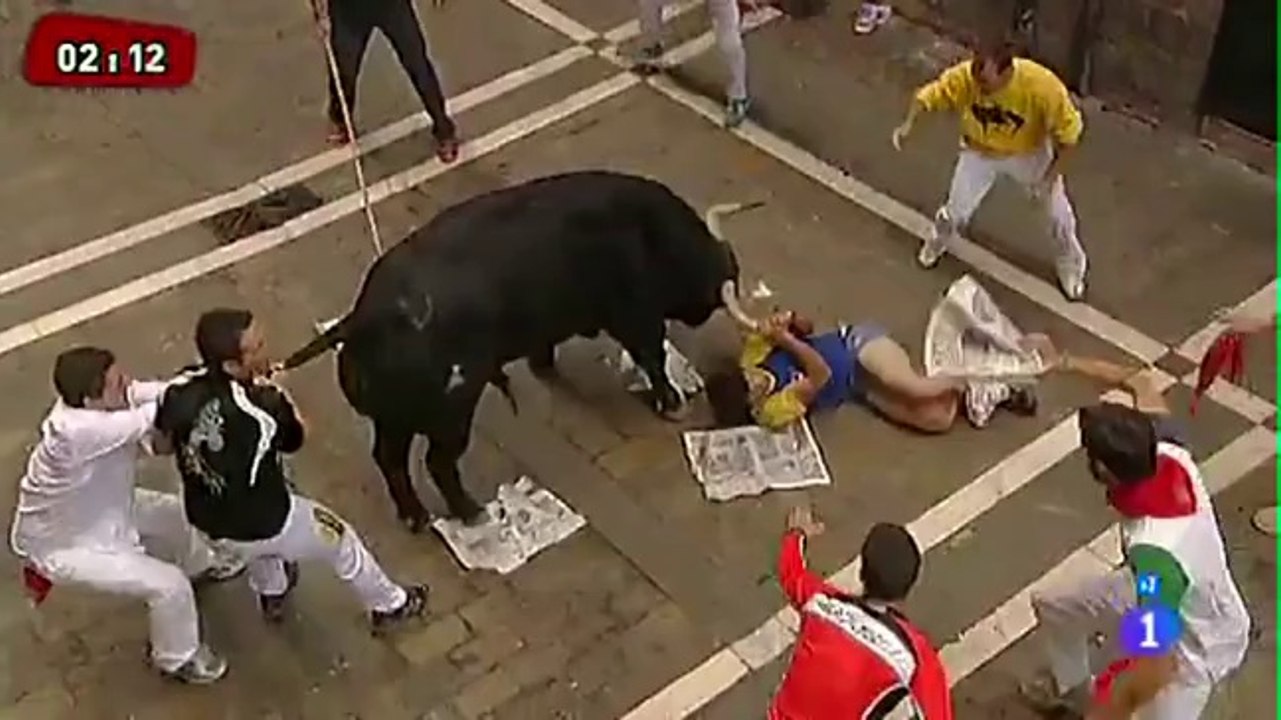 Pampelune: trois coureurs sévèrement blessés après un lâché de taureaux