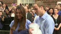 Kate et William sortent de la maternité avec leur fils