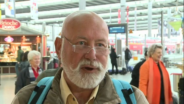 Allemagne: le doigt d'honneur du rival de Merkel divise