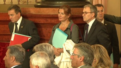 Bijoutier de Nice: "Nous comprenons la colère des commerçants", selon Valls
