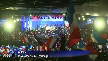 Marine Le Pen raille le "bellicisme Hollande"