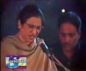 Aaj Baazaar Main Pa Bajaolaan Chalo.. Faiz..  Nayara Noor