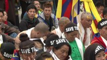 Des militants pro-Tibet ont déployé une banderole sur le siège de l'ONU à Genève