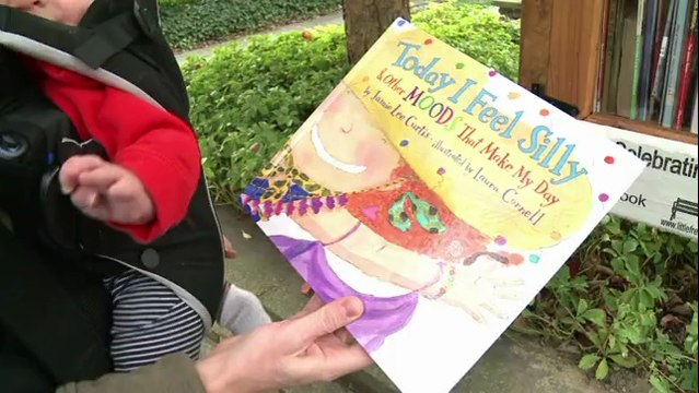 Un abri à livres au bout du jardin