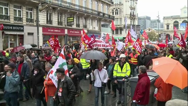 Des salariés de La Redoute manifestent