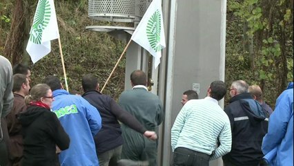 Ecotaxe: Les agriculteurs du Nord ont bloqué l'A2 pendant 2 heures