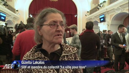 Protestation contre l’interdiction de lieux aux SDF à Budapest