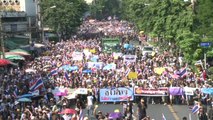 Thaïlande: les manifestants autorisés à entrer au siège du gouvernement