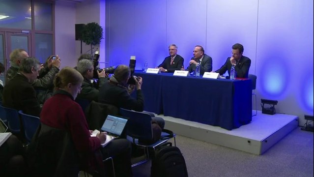 Gattaz promet des hausses de salaires contre la baisse du coût du travail