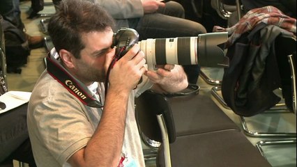 Ukraine: Angela Merckel évoque la "nécessité de changement"