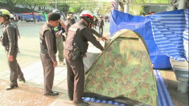Thaïlande: la police tente de reprendre des sites occupés par les manifestants