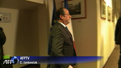 Tribune de Sarkozy: Hollande juge "insupportable" la comparaison avec la Stasi